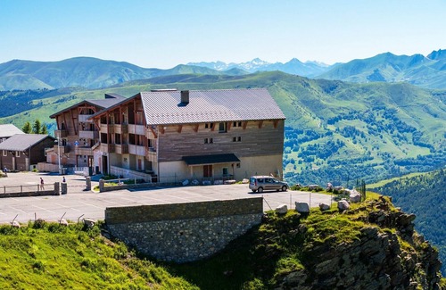 Pla d'Adet Apartment | Apartment in Adet with Scenic Balcony Views