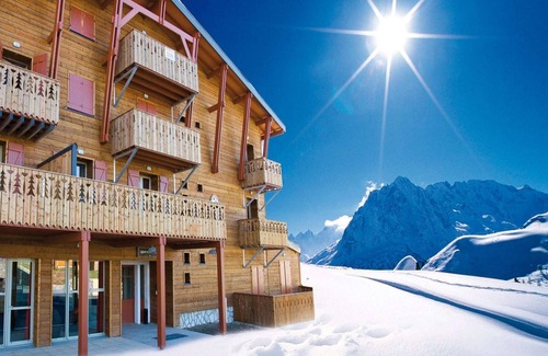 Pla d'Adet Apartment | Apartment in Adet with Scenic Balcony Views