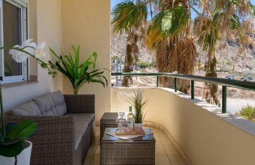 Los Cristianos Apartment | Apartment in front of the ocean