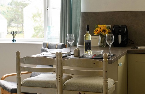 Harlech Apartment | Apartment in Harlech near Stunning Beaches