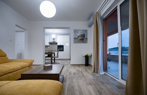 Rab Town Boat Rental | Apartment in Supetarska Draga by Sandy Beach