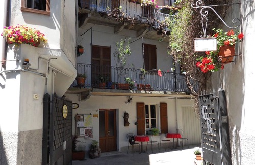 Mandello del Lario Apartment | Apartment in the center, near the train station