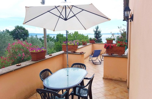 Bolsena House | Apartment in Italy with Scenic Views