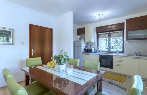 Kastel Novi Apartment | Apartment in Kaštel Novi with terrace, air conditioning, WiFi, washing machine (5104-2)