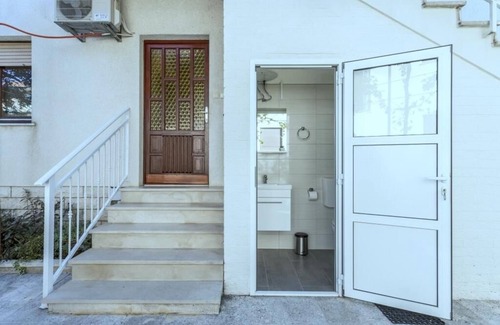 Kastel Novi Apartment | Apartment in Kaštel Novi with terrace, air conditioning, WiFi, washing machine (5104-2)