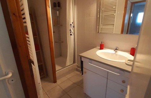 Esquieze-Sere Apartment | Apartment in LUZ SAINT SAUVEUR, comfortable