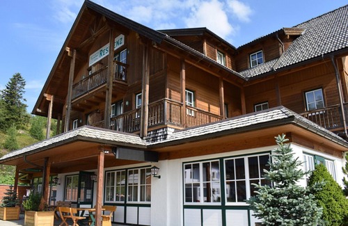 Turracher Hohe Apartment | Apartment in Pine Forest Near Ski Slopes
