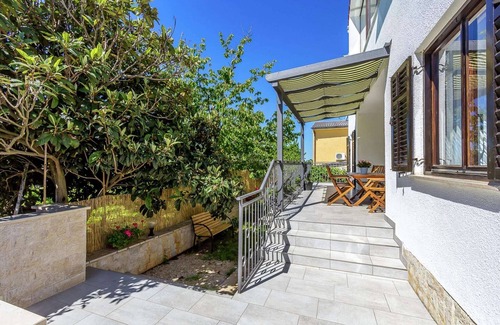 Skatari Apartment | Apartment in Pula near the Sea and Town Center