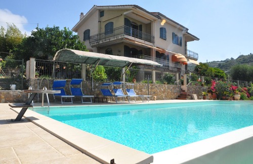 Ospedaletti Apartment | Apartment in semi-detached house, quiet location, sea view