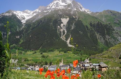 Termignon Apartment | Apartment in Termignon with Ski-In Ski-Out
