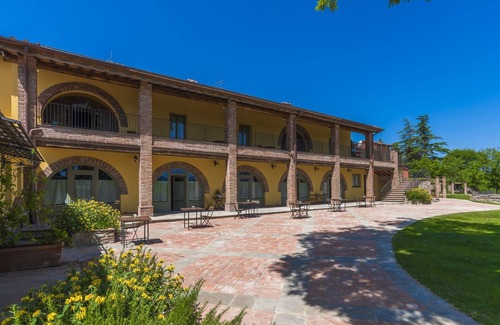 Laterina Apartment | Apartment in the Tuscan countryside, with private patio, pool and on-site restaurant