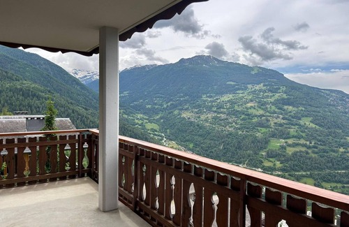 Nendaz Apartment | Apartment in Veysonnaz with balcony