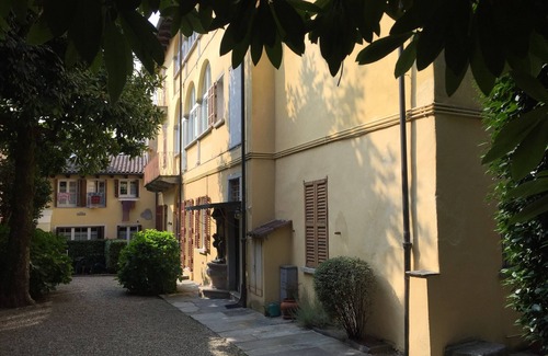 Miasino Apartment | Apartment 'In Villa Belli' with Shared Garden & Wi-Fi