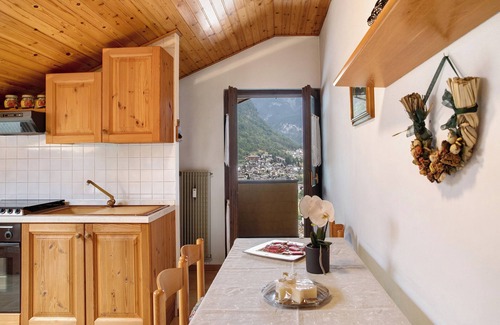 Chiesa in Valmalenco Apartment | Apartment 'Piccolo Nido' with Mountain View, Shared Garden and Balcony