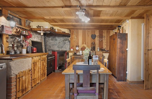 Saint-Rhemy-en-Bosses Apartment | Apartment 'La Taverna Dei Due Gufi' with Mountain View, Balcony and Wi-Fi