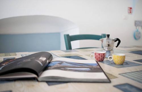 Santo Stefano al Mare Apartment | Apartment 'Iris' with Shared Terrace and Air Conditioning