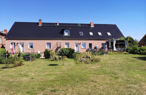 Plattenburg Apartment | Apartment 'Koppelblick' with Private Terrace, Shared Garden and Wi-Fi