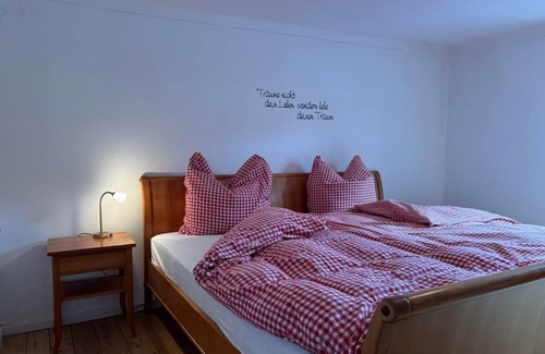 Ehrenberg Apartment | Apartment Kreuzberg 65sqm with terrace - Weiherhof
