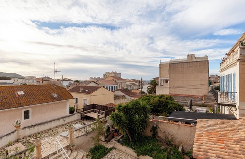 Bonneveine Apartment | Apartment 'L'Esperance' with Mountain View, Wi-Fi and Air Conditioning