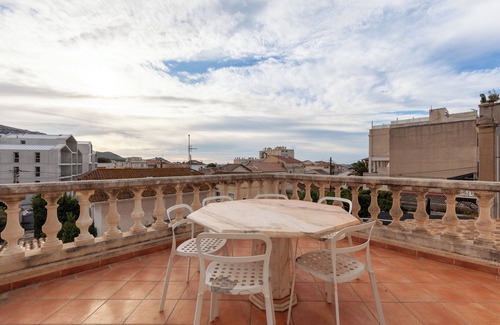 Bonneveine Apartment | Apartment 'L'Esperance' with Mountain View, Wi-Fi and Air Conditioning