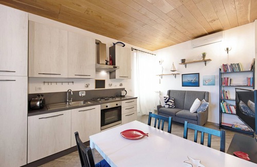 San Fruttuoso Apartment | Apartment "La Casa del Sole nel Borgo" with Balcony & Wi-Fi
