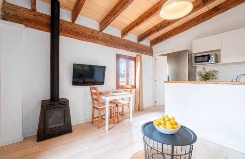 Establiments Apartment | Apartment 'La Casita' with Mountain View, Shared Pool and Wi-Fi