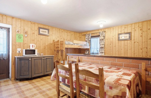 Gressan Apartment | Apartment 'La Nouva' with Shared Terrace, Shared Garden and Wi-Fi