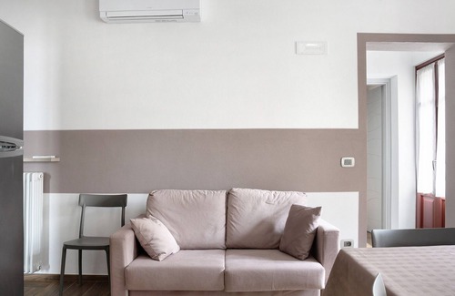 Verduno House | Apartment 'La Terrazza' with Mountain View, Wi-Fi and Air Conditioning