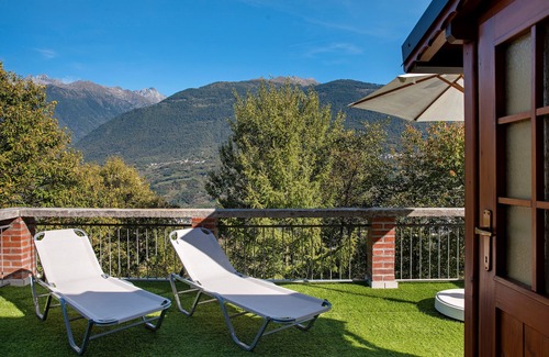 Castello dell'Acqua Apartment | Apartment 'La Terrazza' with Mountain View, Wi-Fi and Air Conditioning
