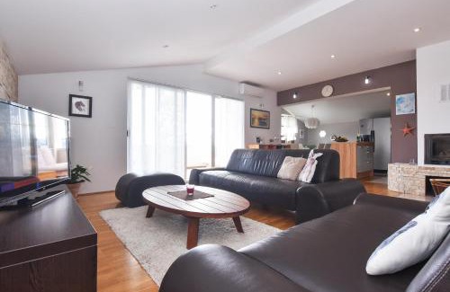 Gornji Karin Apartment | Apartment Larisa