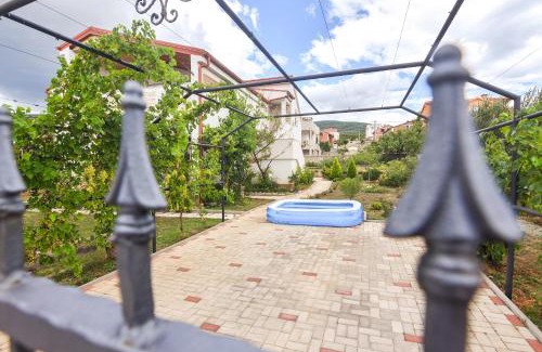 Gornji Karin Apartment | Apartment Larisa