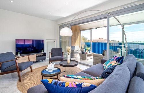 Riou - Petit Juas - Av de Grasse Apartment | Apartment Le Palladio by Interhome
