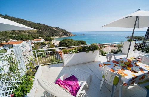 Cavoli Apartment | Apartment "Le Sirene Bilo 1" with Sea View, Terrace and Wi-Fi