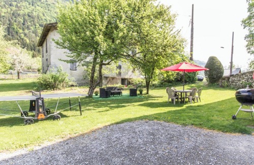 Taninges Apartment | Apartment 'Le Soli - 5 Pers' with Mountain View, Private Garden and Wi-Fi