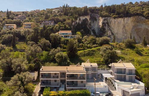 Apolpaina Apartment | Apartment 'Lefkadia's Bayview 2' with Sea View, Wi-Fi and Air Conditioning