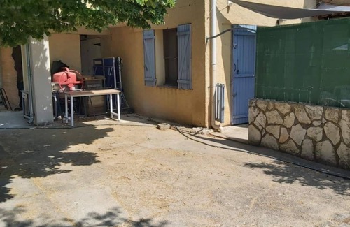 Roquevaire Apartment | Apartment "Les Loges