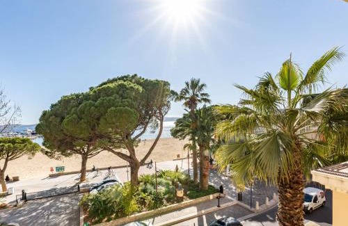 Sainte-Maxime City Centre Apartment | Apartment Les Sirènes by Interhome