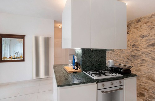 Casanova Lerrone Apartment | Apartment 'Loggia Oliveto' with Mountain View, Wi-Fi and Air Conditioning