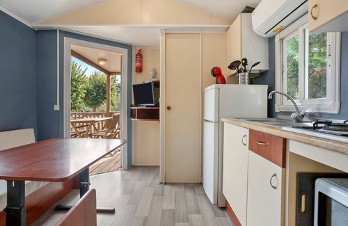Le Val Apartment | Apartment 'L’oliveraie Écuries Mas Di Gau' with Shared Pool, Wi-Fi and Air Conditioning