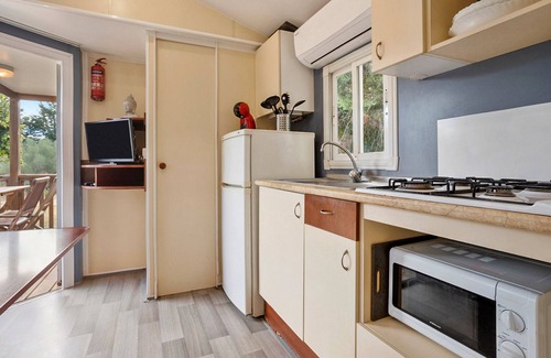 Le Val Apartment | Apartment 'L’oliveraie Écuries Mas Di Gau' with Shared Pool, Wi-Fi and Air Conditioning