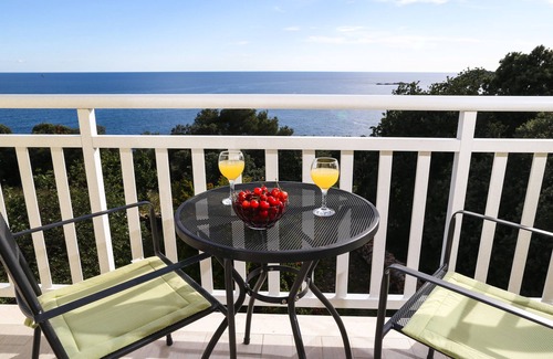 Cavtat Villa | Apartment Lucy Sleeps 4 (2 Bedrooms),CAVTAT (750 m from the center)