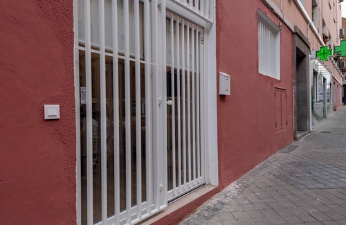 Ciudad Universitaria Apartment | Apartment Madrid Centro, 5 minutes walk from the metro, full bath, wash/dryer.