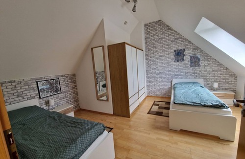 Bad Abbach Apartment | Apartment 'Maisonette Ferienwohnung Am Kurpark' with Balcony and Wi-Fi