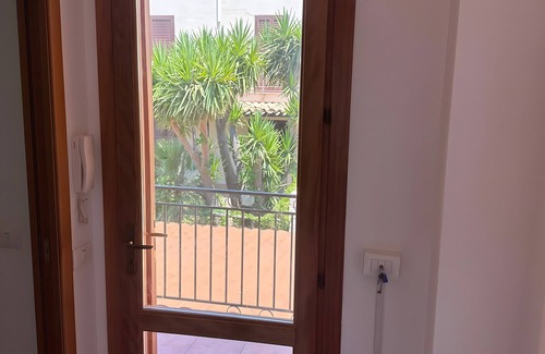 Macari Apartment | Apartment 'Makari' with Sea View, Wi-Fi and Air Conditioning