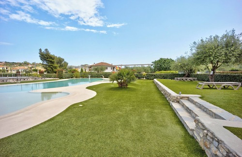 Poggi Apartment | Apartment 'Monolocale Rebi' with Shared Pool, Garden and Wi-Fi