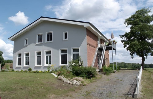 Albersdorf Apartment | Apartment 'Naturblick' with Shared Garden, Balcony and Wi-Fi