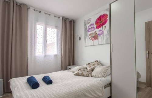 Na Rovella Apartment | Apartment near City of Arts 2