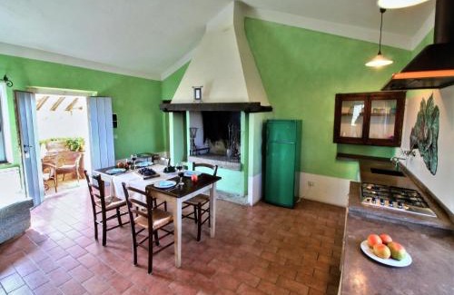 Castiglione del Lago House | Apartment near Lake Trasimeno vineyards
