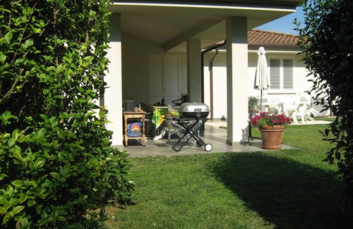 Capannori Apartment | Apartment near Lucca in a modern villa with pool