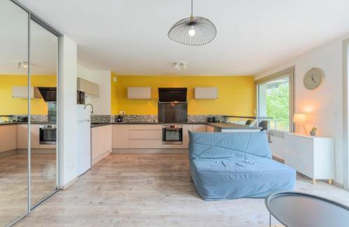 Lille-Moulins Apartment | Apartment near metro with parking & balconies